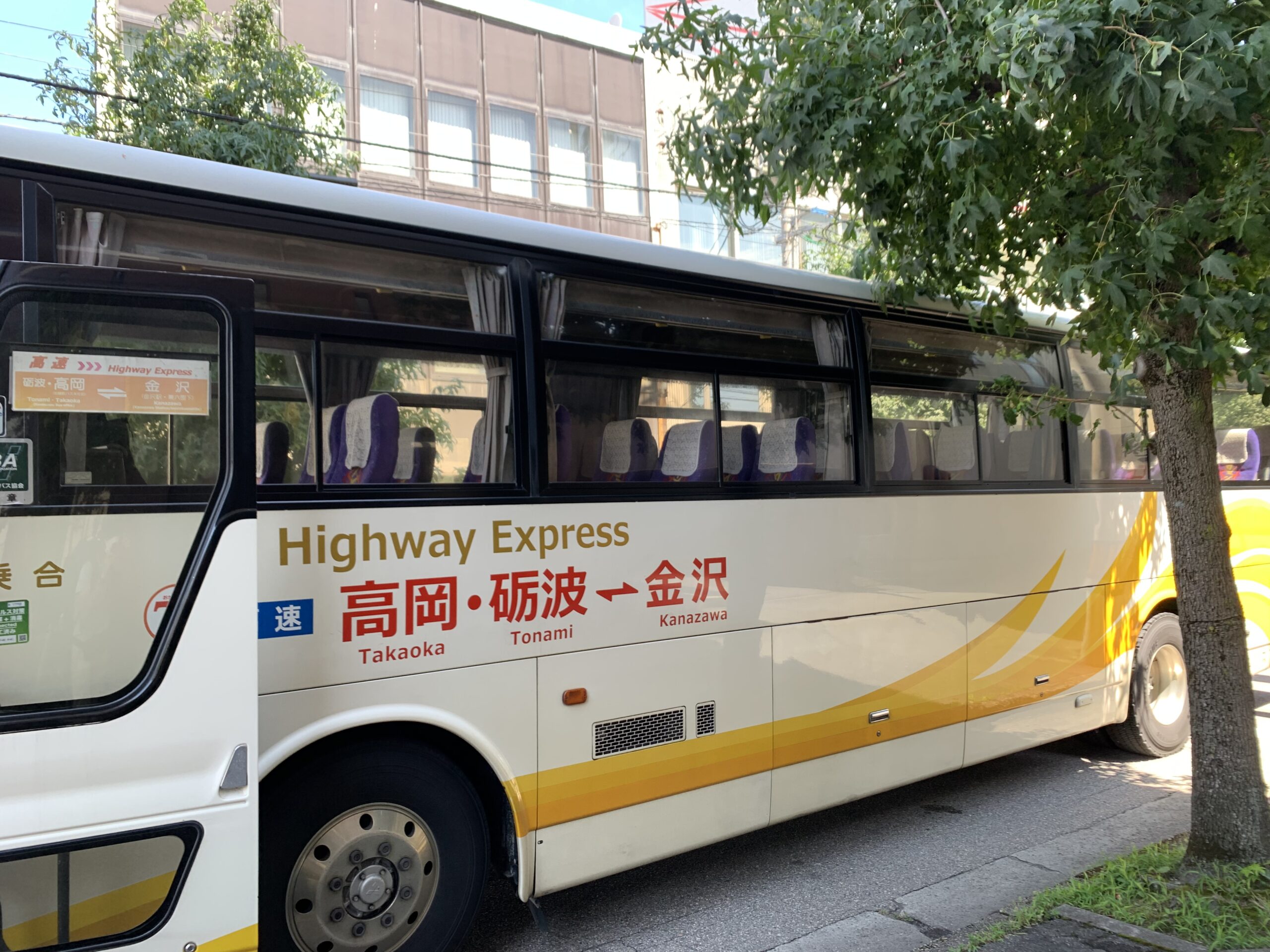 石川県から富山県へと横断する方法は電車だけじゃない。富山県へとバスで行く横断方法について