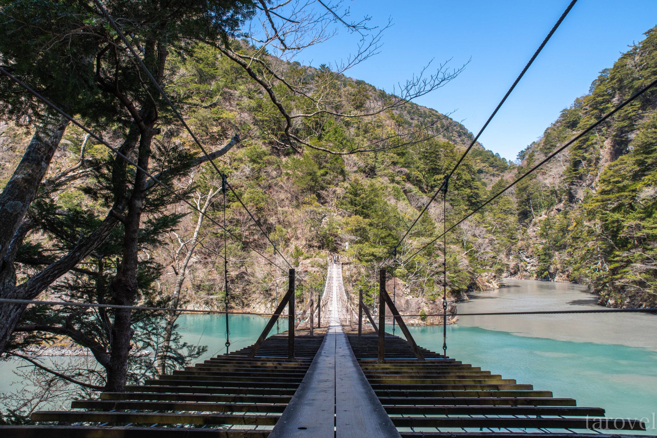 静岡県の奥地にあるスリル満点の秘境スポット。静岡県の夢のつり橋への行き方